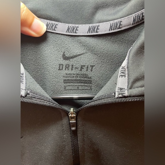 ✨ Nike DriFit Gray Pullover Size M #B1 - Picture 3 of 5